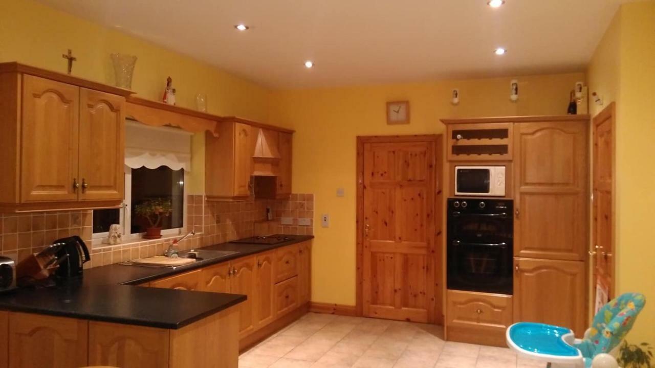Warm And Welcoming Family Home Ballinrobe Exteriör bild